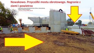 Nowakowo. Budowa mostu obrotowego z drona. Przekop Mierzei Wiślanej Etap 2, prace przy budowie drogi wodnej łączącej Zalew Wiślany z Zatoką Gdańską na półmetku.