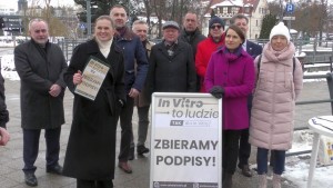 Malbork. In vitro nie ma barw politycznych, ma barwę miłości ? zbieranie podpisów pod obywatelskim projektem. Wideo i zdjęcia
