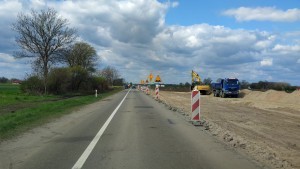 Kończewice. Prace modernizacyjne przy przebudowie DK 22 na odcinku między Gnojewem a Knybawą idą zgodnie z planem. Zobacz materiał lotniczy z drona TvMalbork.