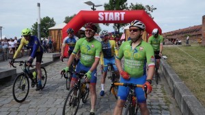 W Malborku była meta Ultramaratonu Kolarskiego 500 km+ dla strażaków z Ukrainy. Wideo i zdjęcia
