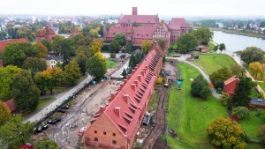 Przedzamcze Zamku Malbork: Przebudowa zabytkowych budynków gospodarczych ? październik 2023 4K [wideo, zdjęcia]