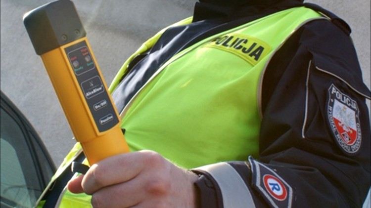 Powiat elbląski. Jazda na podwójnym gazie – kobieta miała 2 promile…