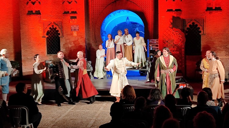 Opera Straszny Dwór w Sewilli. Wystąpili soliści, orkiestra i chór…