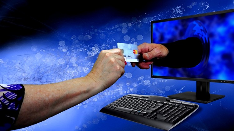 Powiat sztumski. Idą święta - policjanci ostrzegają przed internetowymi…