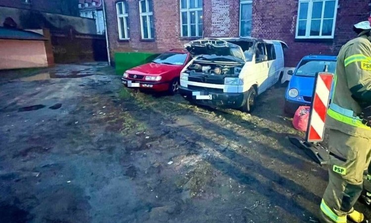 Pożar samochodu z mężczyzną w środku na ul. Poczty Gdańskiej –…
