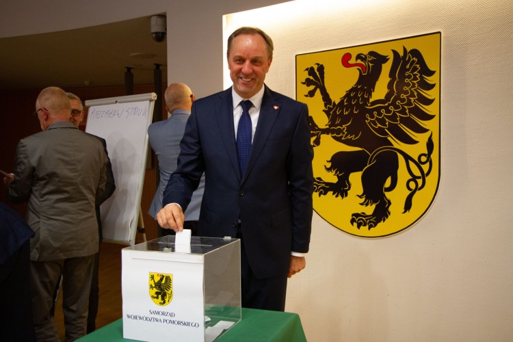 Mieczysław Struk ponownie marszałkiem województwa pomorskiego. II sesja…