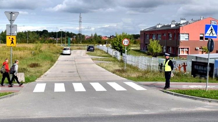Bezpieczna droga do szkoły - wrześniowa akcja malborskich policjantów.…