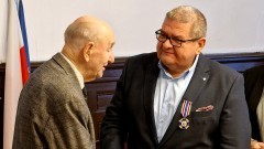 Malbork. Spotkanie Związku Kombatantów Rzeczypospolitej Polskiej i Byłych Więźniów Politycznych – wręczono medale i odznaczenia.