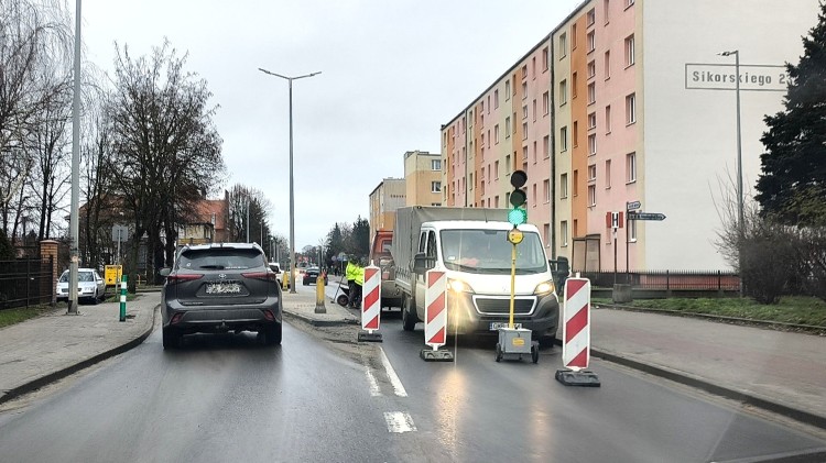 Trwają naprawy gwarancyjne ulicy Sikorskiego w Malborku – chwilowe…