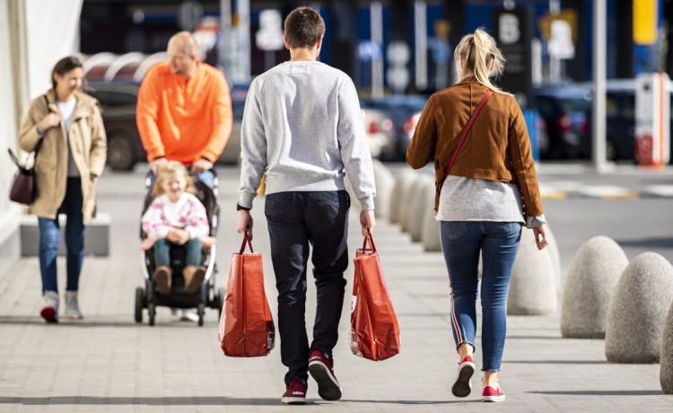 Polacy zmienili nawyki. Wciąż oszczędzają na zakupach, ale najmniej…
