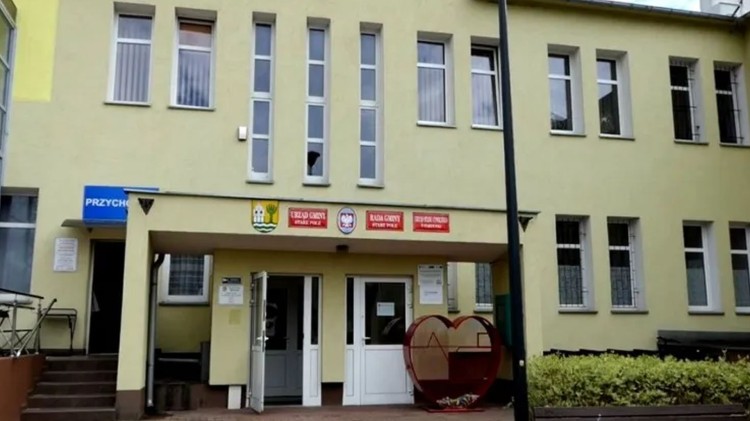 Ruszył remont w budynku Urzędu Gminy Stare Pole – likwidacja barier…