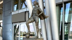 Piłka nożna jest kobietą – odsłonięcie symbolicznego pomnika kobiecego futbolu w Gdańsku.