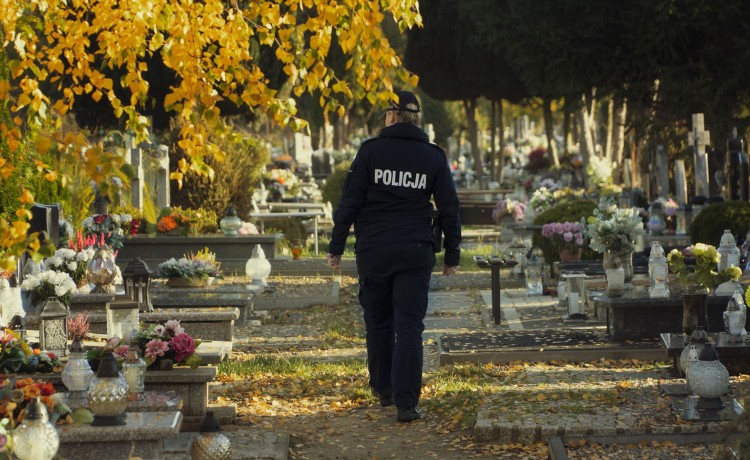 Bezpieczny Dzień Wszystkich Świętych – policja w gotowości na drogach…