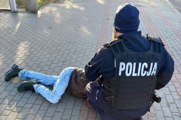 Sztumscy dzielnicowi uratowali życie mężczyzny.