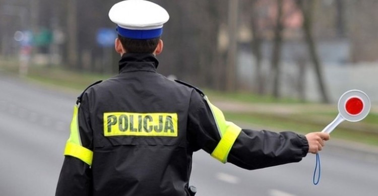 Powiat sztumski. Dzielnicowy zatrzymał kierowcę z dożywotnim zakazem…