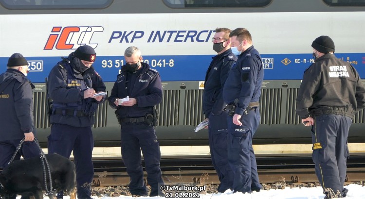 AKTUALIZACJA. Malbork. Nie żyje mężczyzna potrącony przez pociąg…