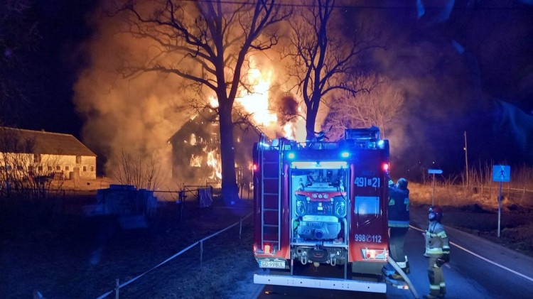 Pożar zabytkowego spichlerza w Lubieszewie – raport nowodworskich służb…