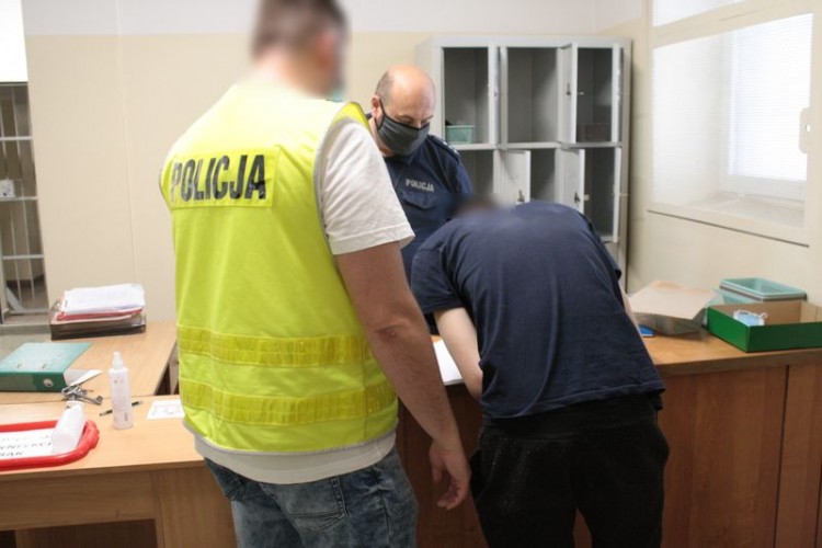 Handlował skradzioną bronią – weekendowy raport malborskich służb…