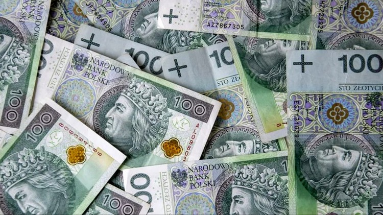 ZUS ostrzega przed oszustami - 14 emerytura nie wymaga żadnego dodatkowego…