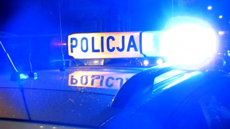 Sztum. Samochód w rowie – kierowca miał prawie 2,5 promila alkoholu.…
