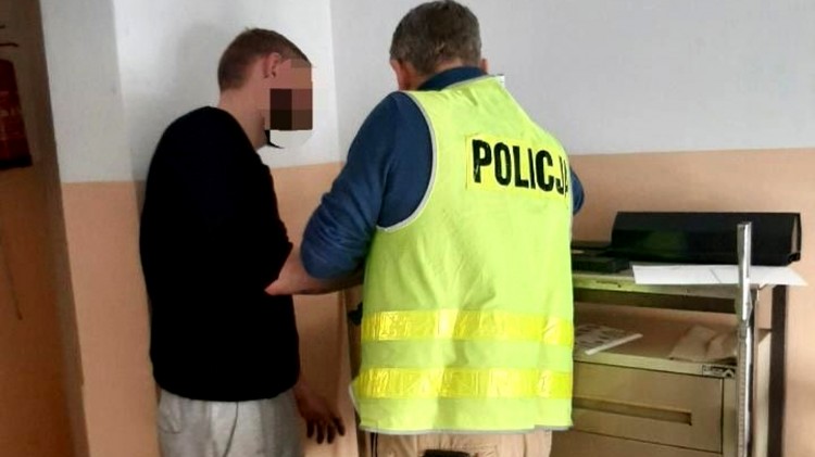 Sztum. Uciekali przed policją – wcześniej próbowali się włamać.…