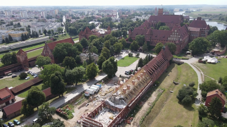Przedzamcze Zamku Malbork: Przebudowa zabytkowych budynków gospodarczych…